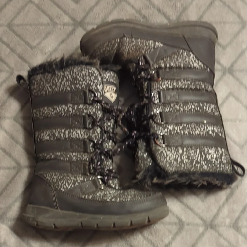 Quest Kids' winter snow boots with a black and white speckled pattern and faux